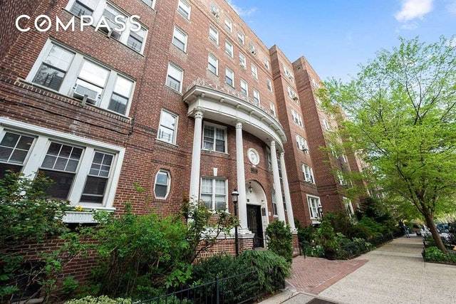 Move into a cozy one bedroom apartment on the top floor in Ditmas Park.