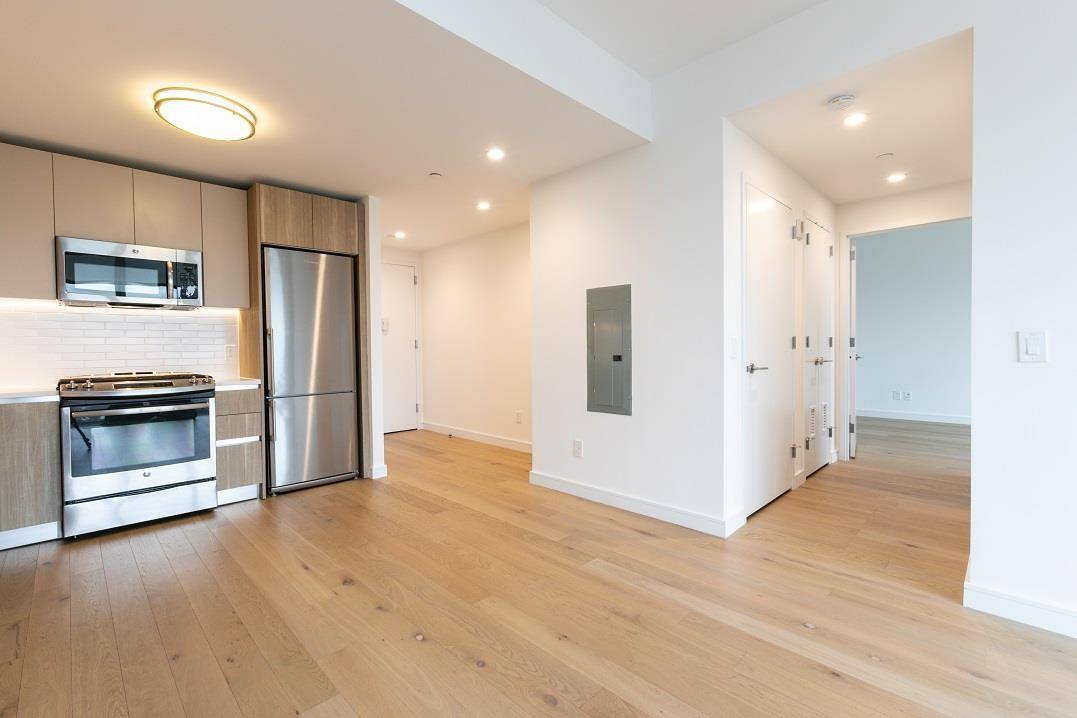 Open Concept 1 BR With Floor To Ceiling Windows in Long Island City