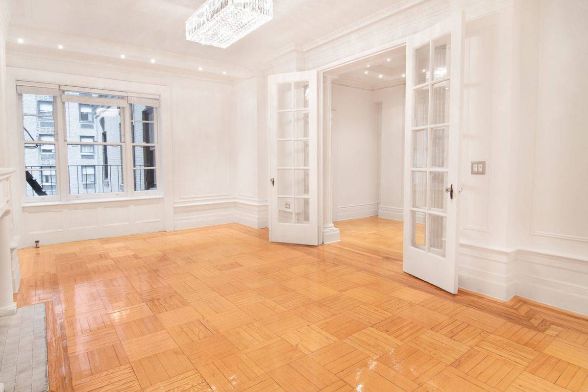Midtown West - Classic and Elegant 4 Bedroom Residence