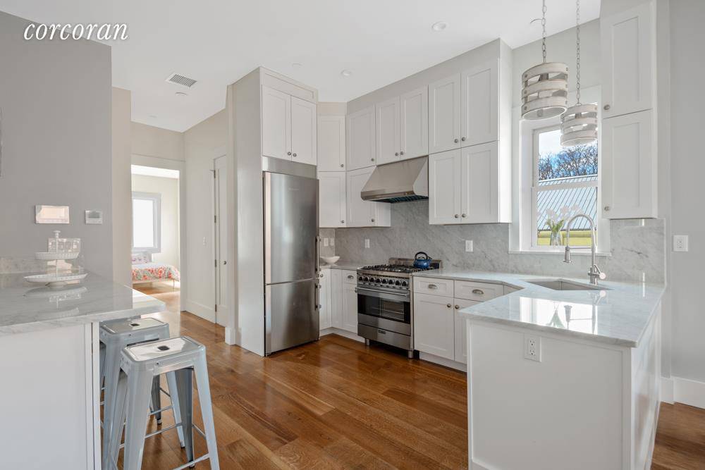42 Lexington Avenue, 2C is an elegant 1, 023 square foot two bedroom, two bathroom home that boasts 10' tall ceilings, stunning oak floors, dramatic floor to ceiling windows and ...