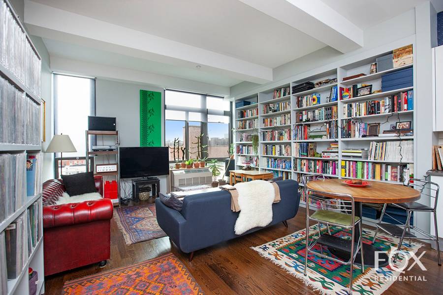 GREENPOINT GEM Rarely available, this spacious 3 bedroom and 2 bath loft is located in the iconic Pencil Factory, formerly the Eberhard Pencil Company built in 1892.