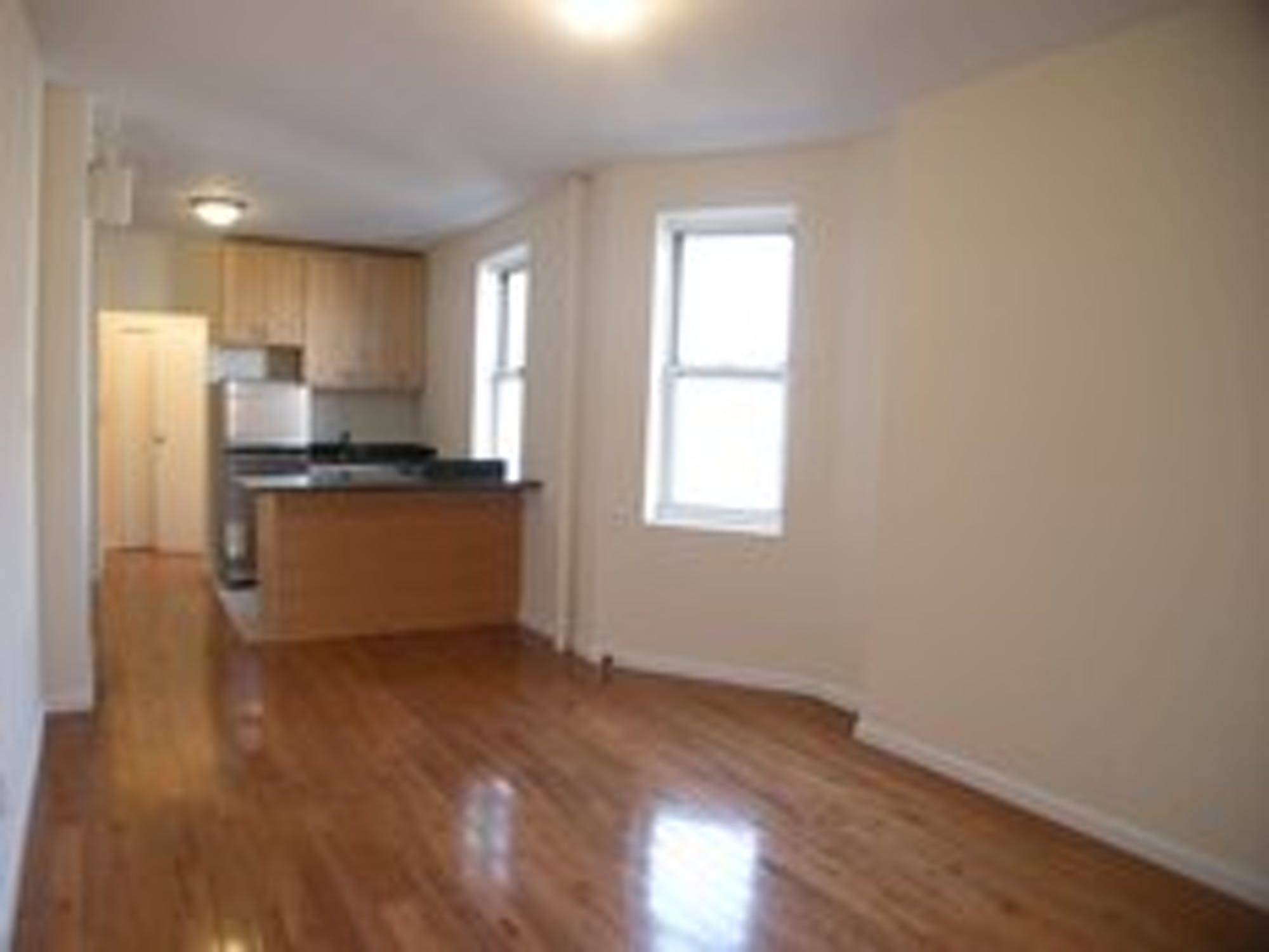 NEWLY RENOVATED 1 BEDROOM HUGE LIVING ROOM GREAT NATURAL LIGHT !