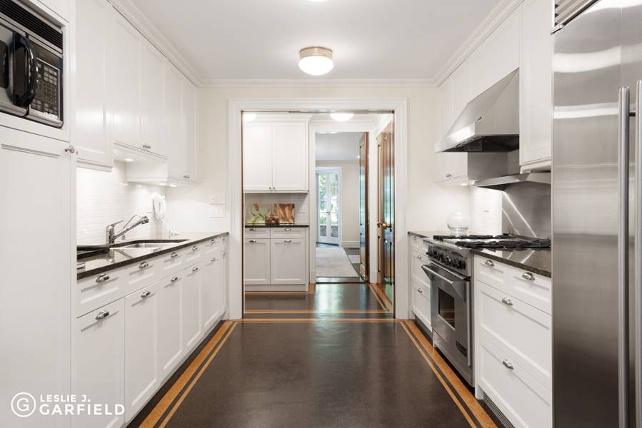 In Magnificent condition, 208 East 62nd Street is a four story, single family townhouse built in 1870 with a lush south facing garden, originally designed by esteemed landscape artist Edwina ...