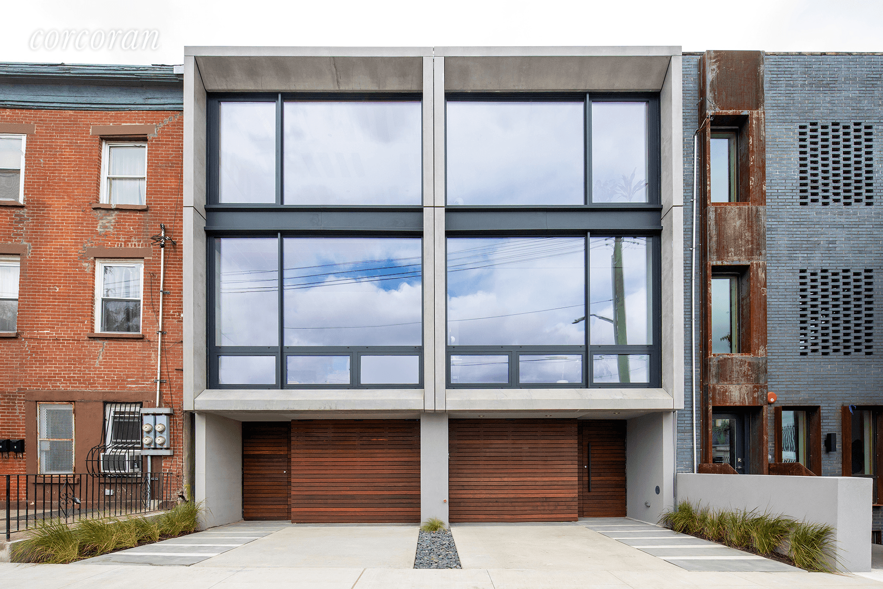 Completed in 2018 by architect developer Barrett Design, 96 amp ; 98 Degraw Street are two beautiful contemporary townhouses located in the heart of the Columbia Waterfront District.