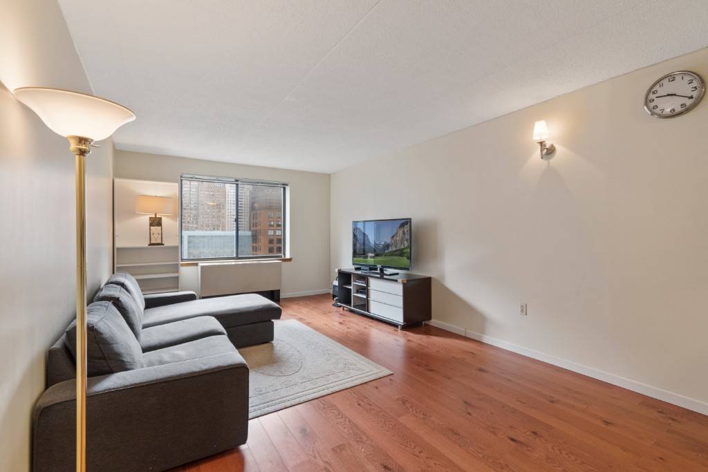 In a quiet enclave off the Hudson River, this Battery Park City condo is your oasis away from it all.