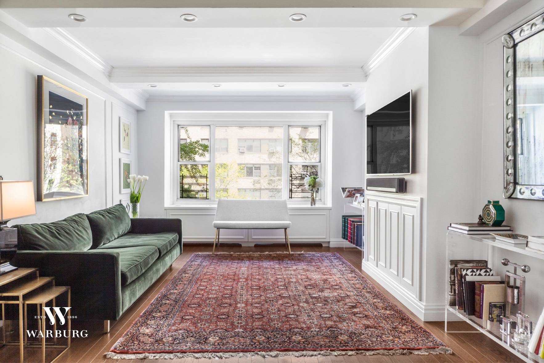 Move right in to this mint condition, sun flooded three bedroom residence in the heart of the Upper East Side.