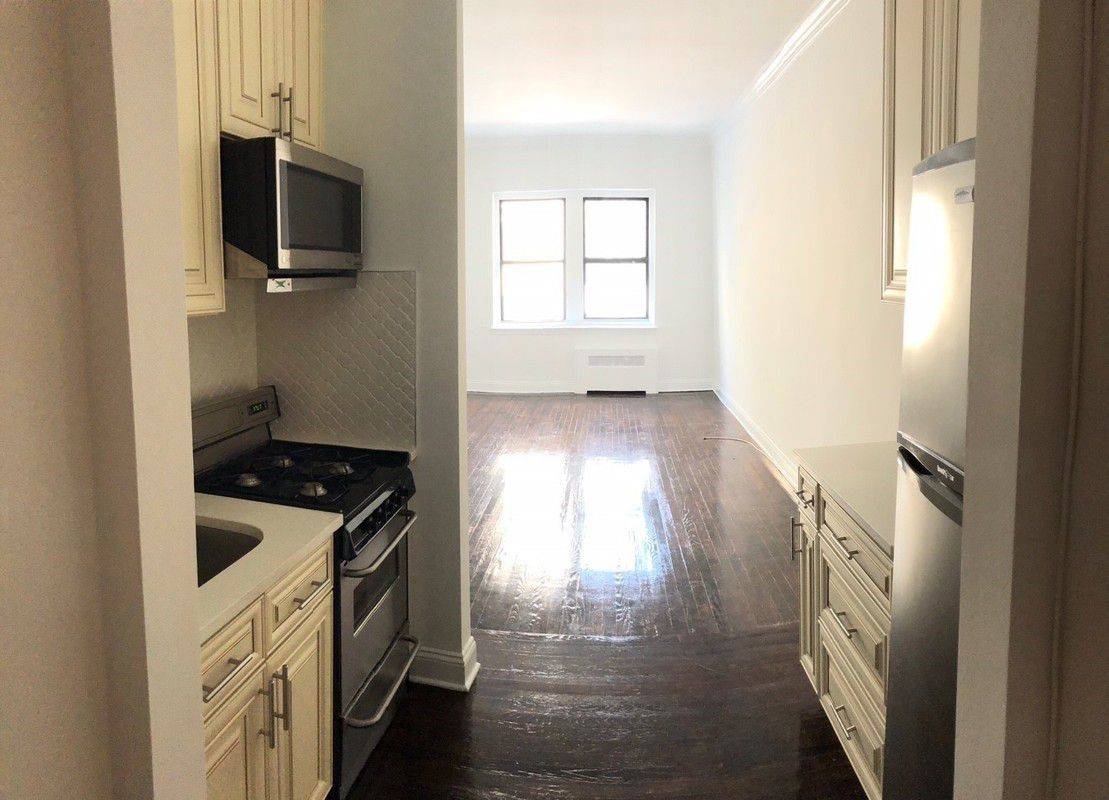 NEWLY RENOVATED STUDIO IN SUTTON PLACE! NO FEE