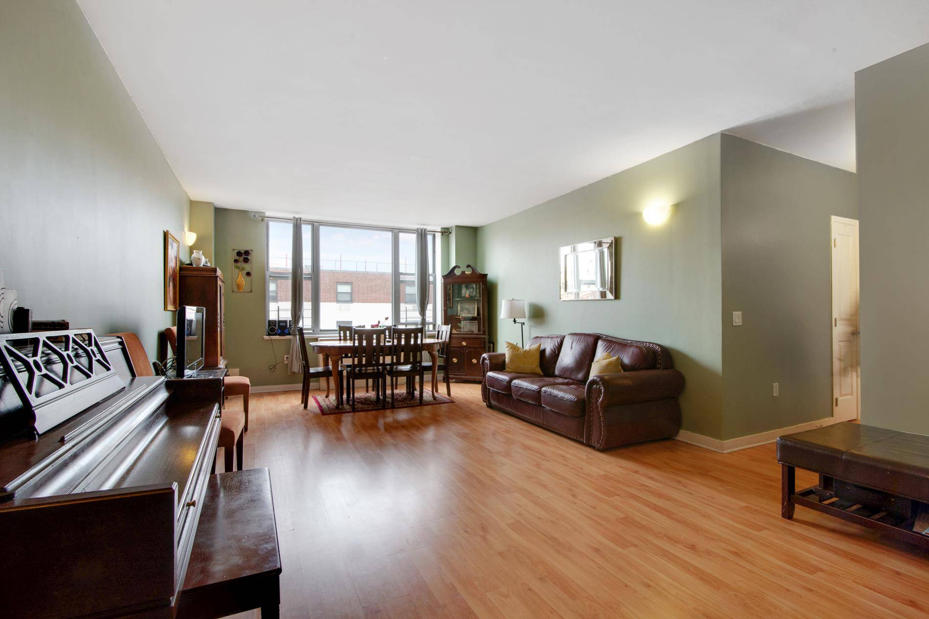 New to market, this 2 bed, 2 bath apartment located at the SOHA 118th features a gourmet kitchen that flows directly into the spacious living room.