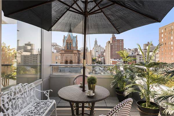 Welcome to Penthouse FG at 425 East 13th Street This spectacular home exudes quiet elegance and high style sensibility with a hint of whimsy.