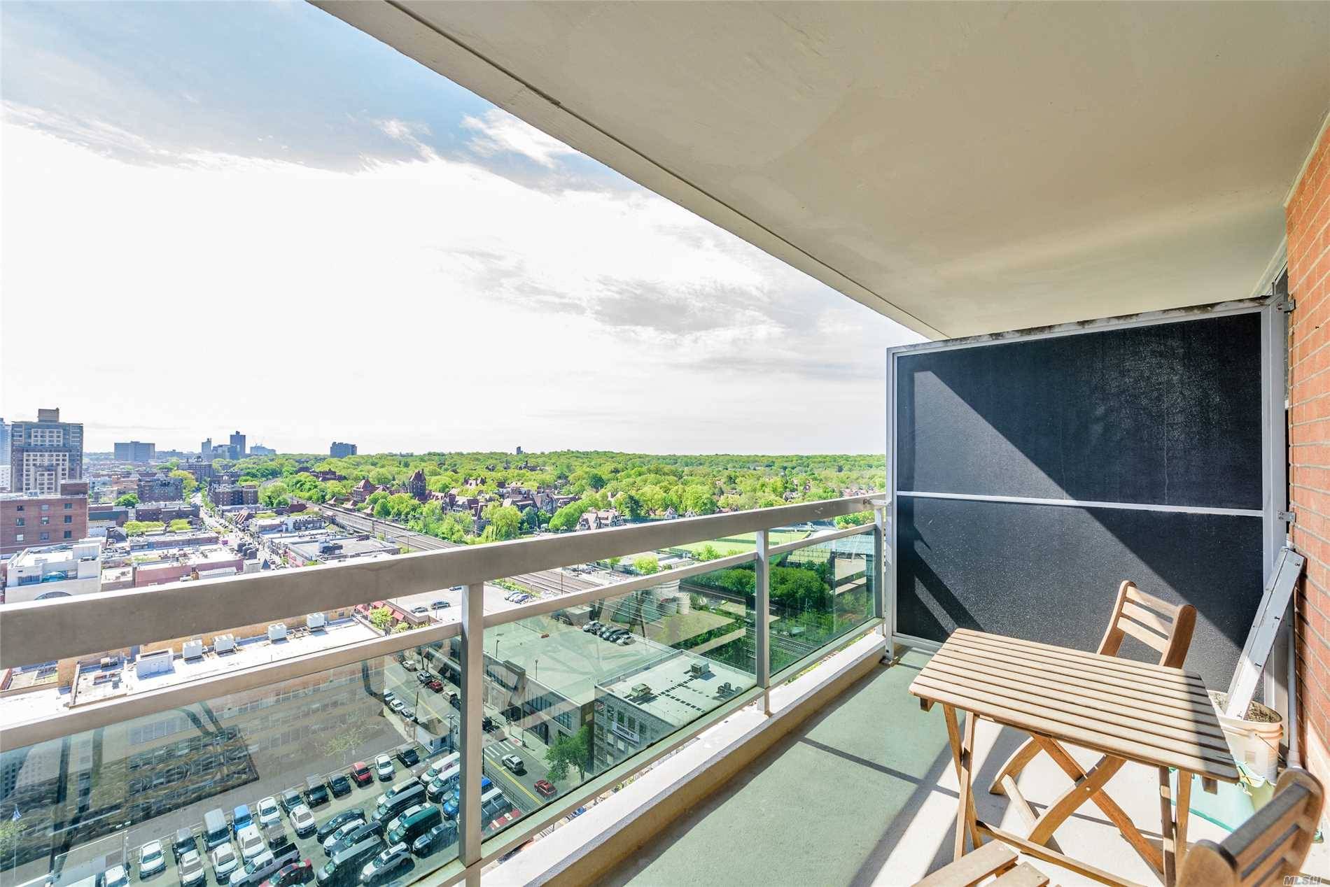 Welcome to this full 1 bedroom home with a terrace in Gerard Towers !