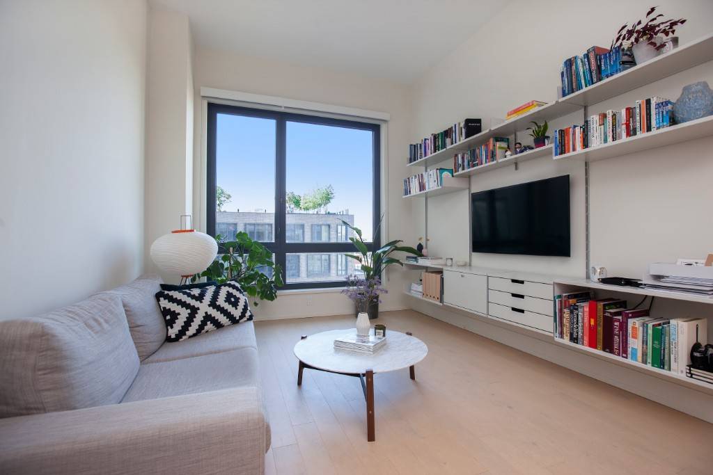 A Beautiful home amp ; Excellent Investment on this New South facing 1BR condo in the most brand new luxurious condominium 550 Vanderbilt in a historic neighborhood !