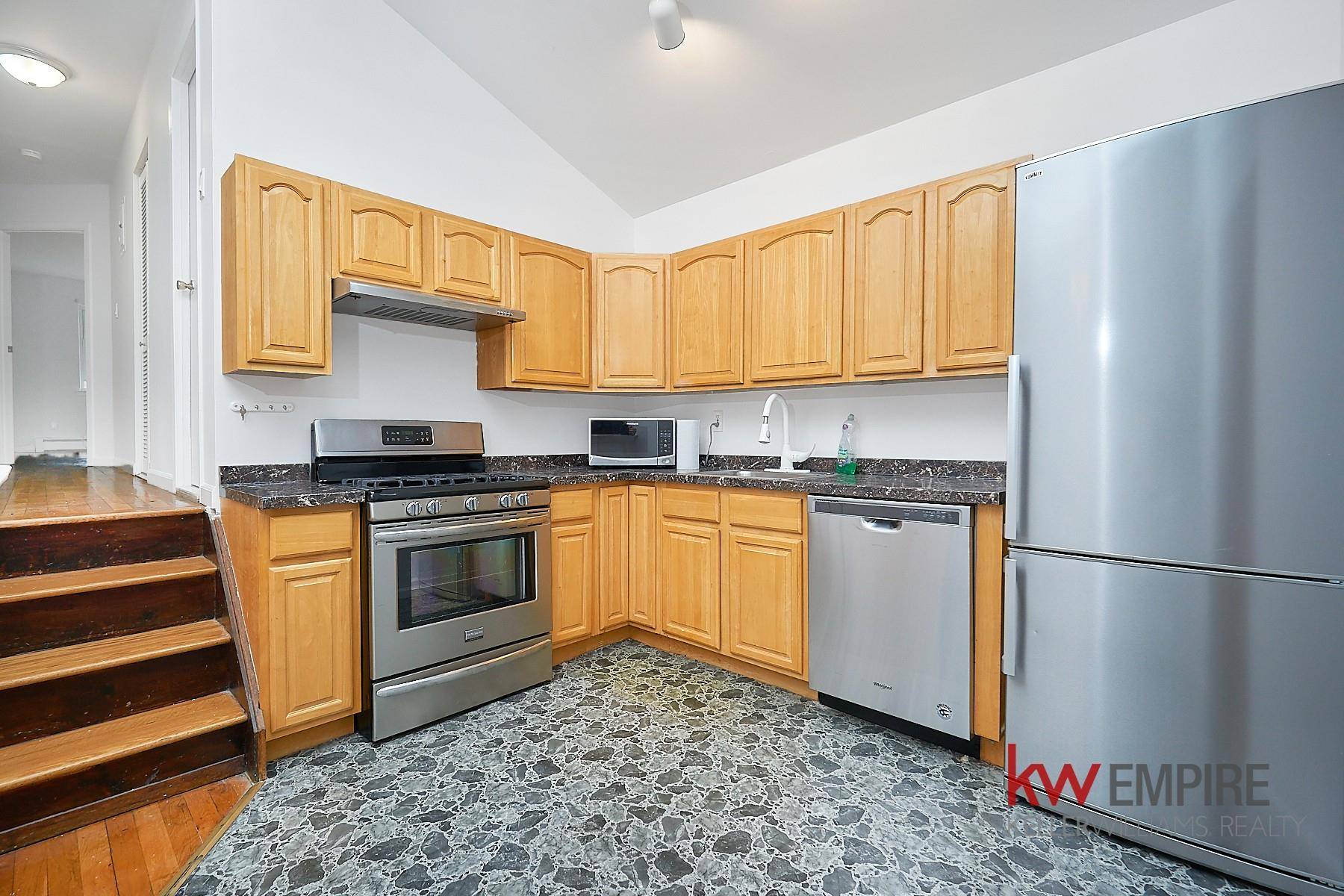 Beautifully renovated 3 bed 1.