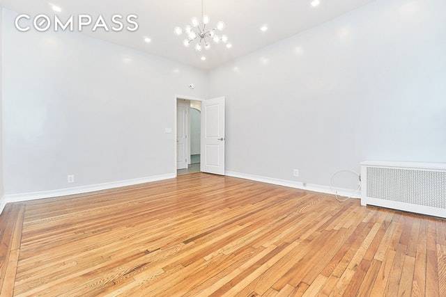 Williamsburg Luxury begins in this renovated, spacious amp ; sunny South Williamsburg flex 2 bedroom.