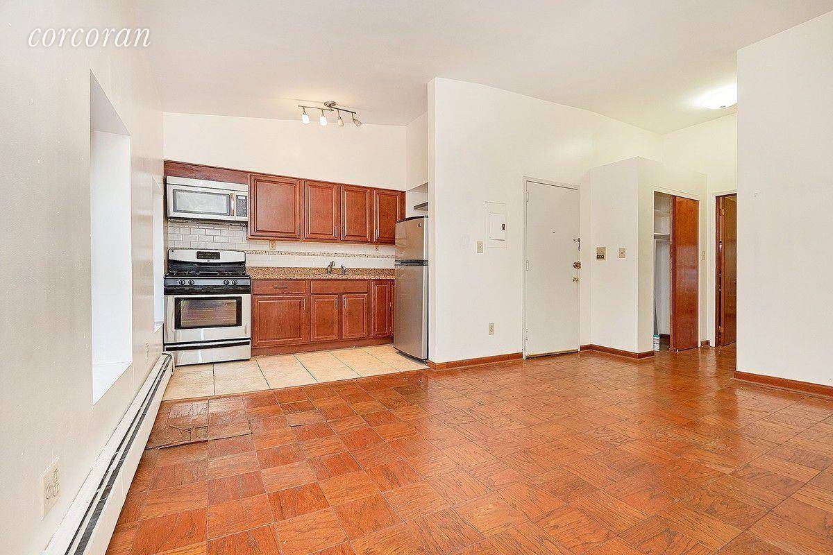 Newly updated, 1 bedroom floor through in Clinton Hill !
