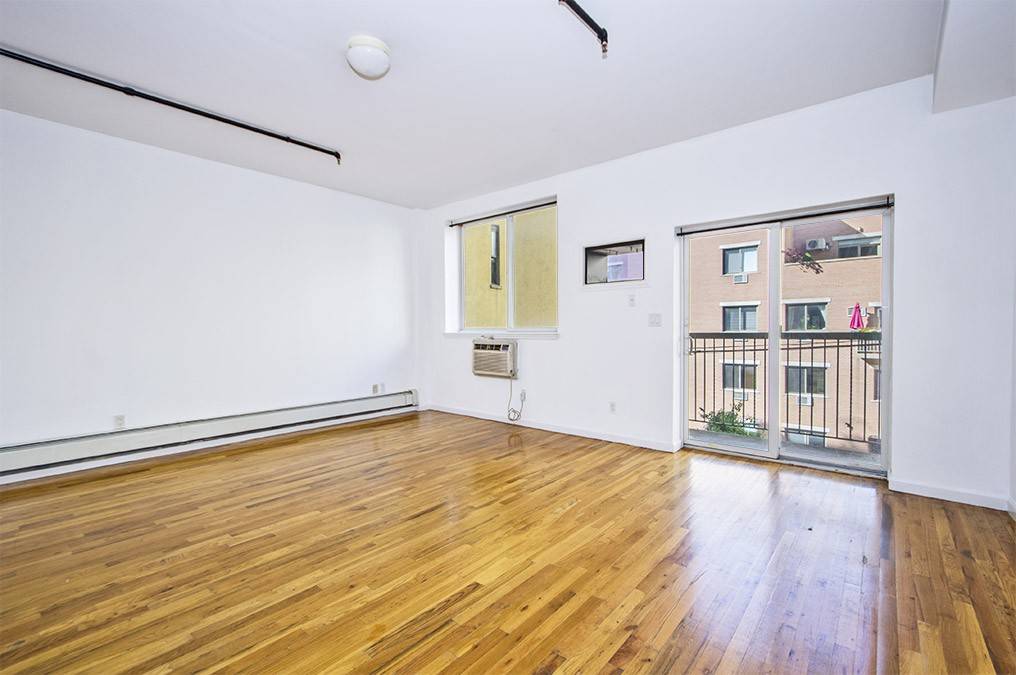 SPECIAL OFFER FOR June 1st start date only PRIME WILLIAMSBURG JUST OFF OF HAVEMEYER.