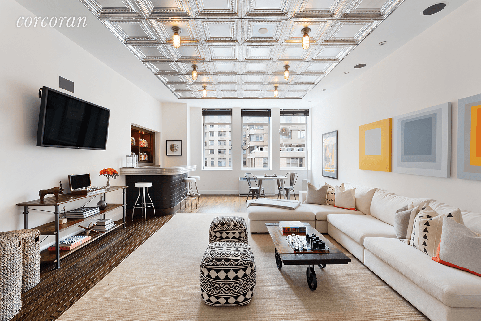 Located in one of Chelsea's most coveted full service luxury condominiums, The Chelsea Mercantile, 252 Seventh Avenue apartment 9H exudes luxury and sophistication that is hard to come by.