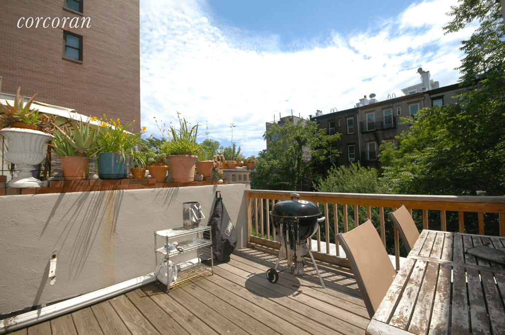 Renovated two bedroom with a deck in serene Columbia Waterfront.
