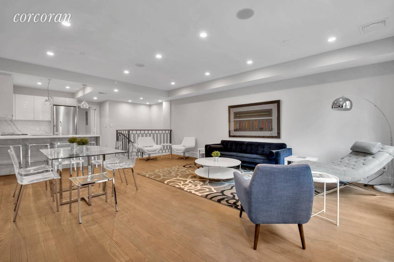 At over 2, 025 Square foot this massive lofty duplex is the ultimate in open plan flexibility so you can live the way you want without constraints.
