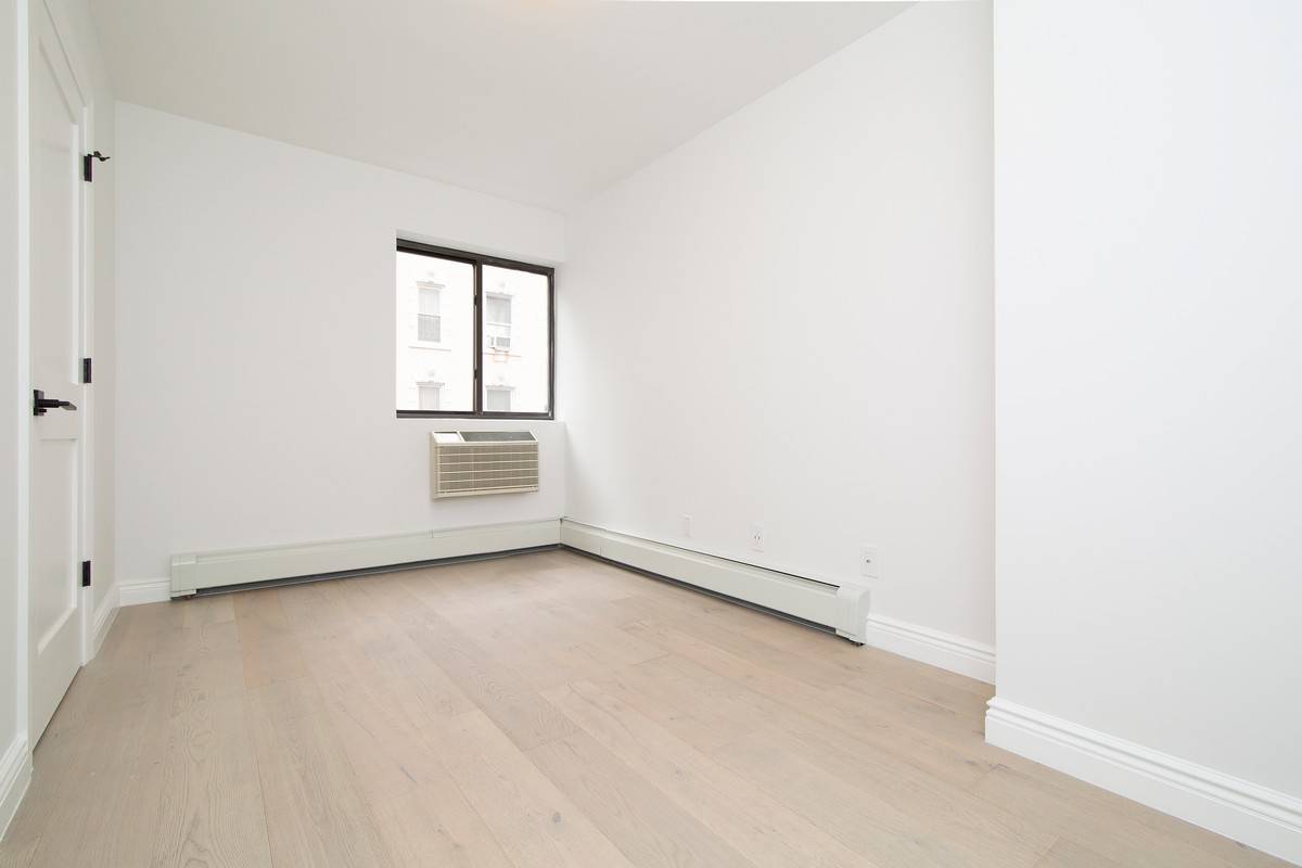 BRAND NEW GUT RENOVATED 2 BEDROOM IN PRIME LES LOCATION !