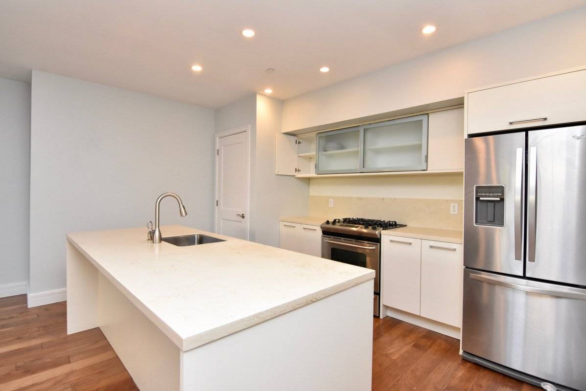 This outstanding Condo 2 bedroom, 2 full bathroom is a personal oasis in Harlem.
