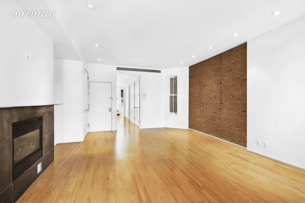 Located on the second floor of an elegant townhouse on a prime Soho block, this floor through, loft like one bedroom home is architect designed and beautifully restored with 21st ...