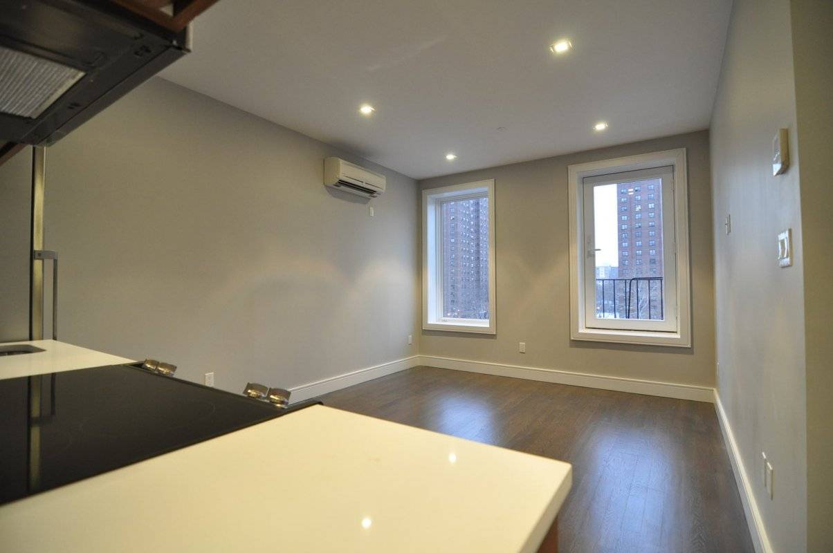 Newly Renovated 3 Bed Laundry in Unit !