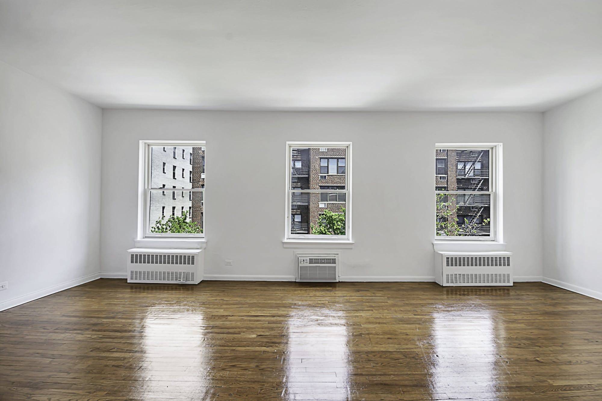 EASILY CONVERTABLE KING SIZED ALCOVE STUDIO IN THE HEART OF GRAMERCY PARK With three oversized windows you'll be drenched in natural light throughout the day and a REAL wood burning ...