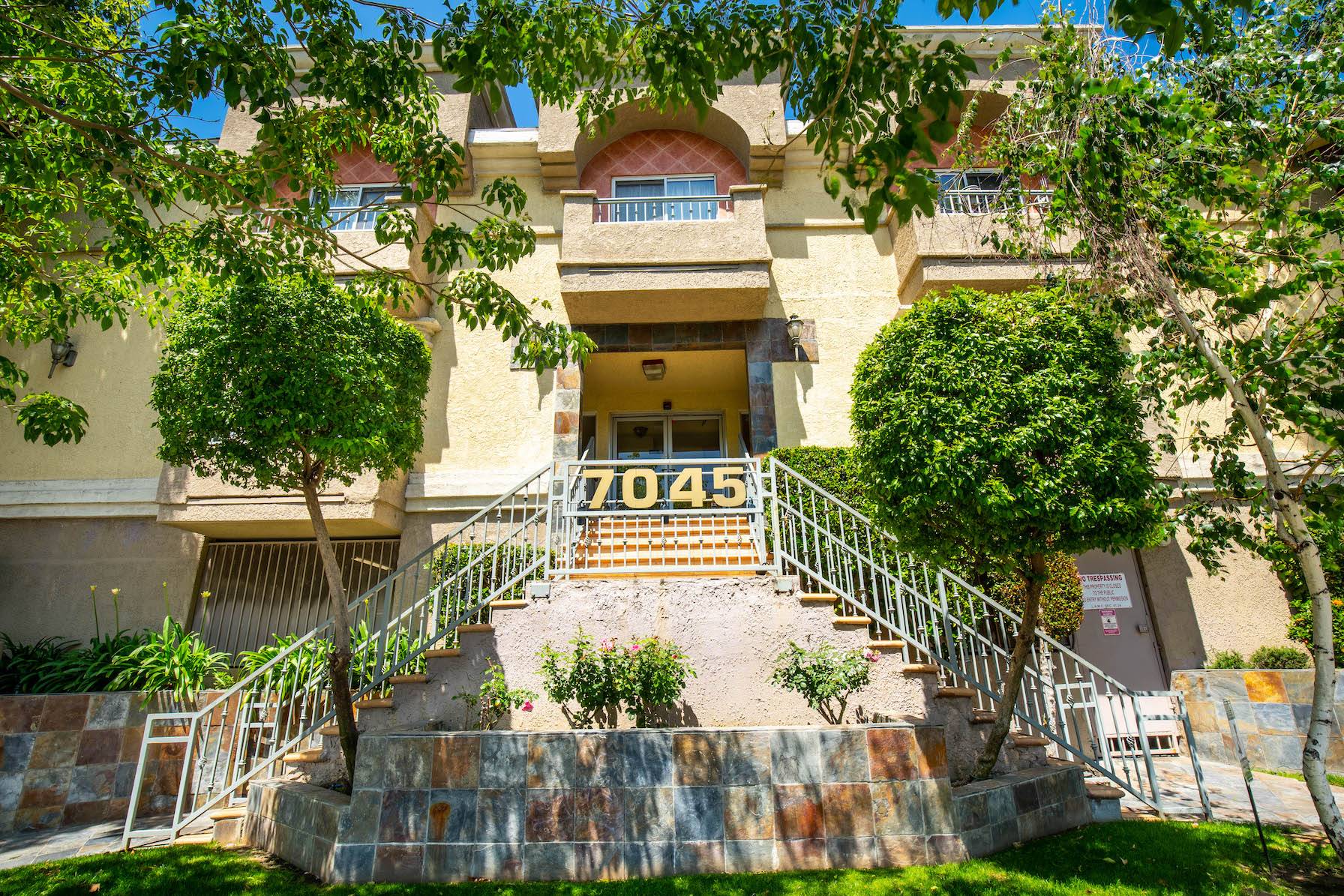Gorgeous 2-Bedroom Townhome in Lake Balboa