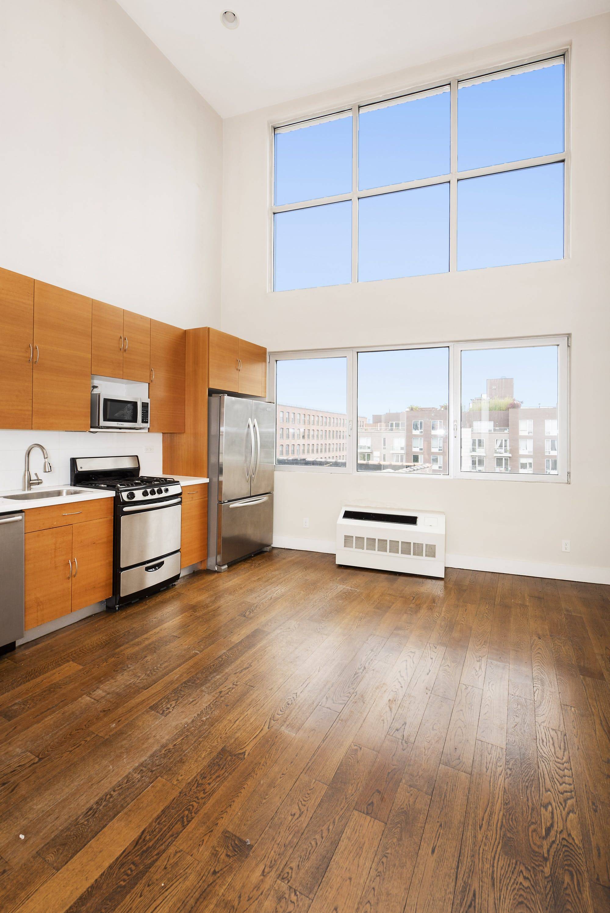 No Fee amp ; One Month Free Penthouse living in prime Williamsburg This 1, 155sf duplex penthouse, located in prime Williamsburg has 3 spacious bedrooms, 2.