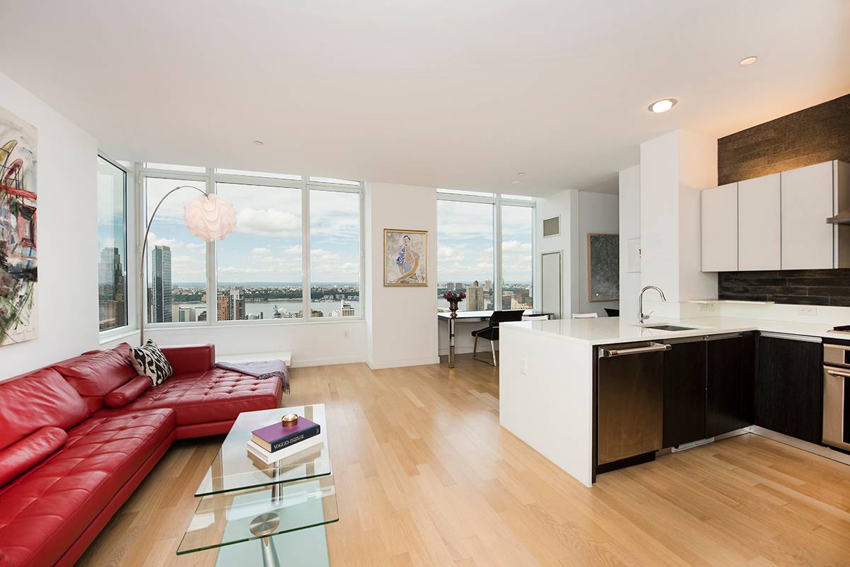MIDTOWN WEST LUXURY UNFURNISHED OR FURNISHED DESIGNER 1 BEDROOM WITH ENDLESS VIEWS!