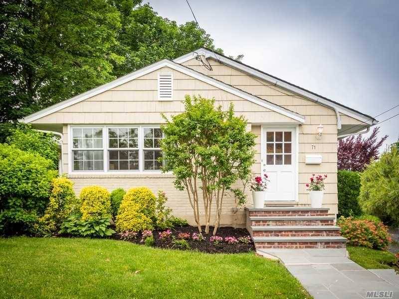 Fully updated, beautiful Ranch style home in the heart of Manhasset with 3 bedrooms and 1.