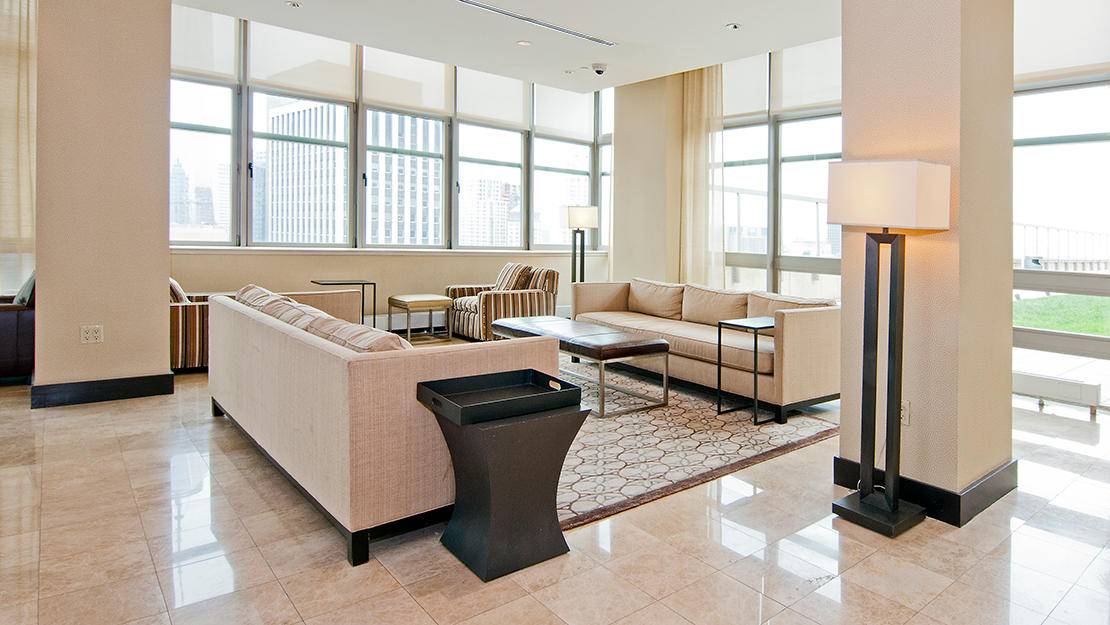 One Bedroom w/ Private Balcony & City Views in Financial District!!Flex 2