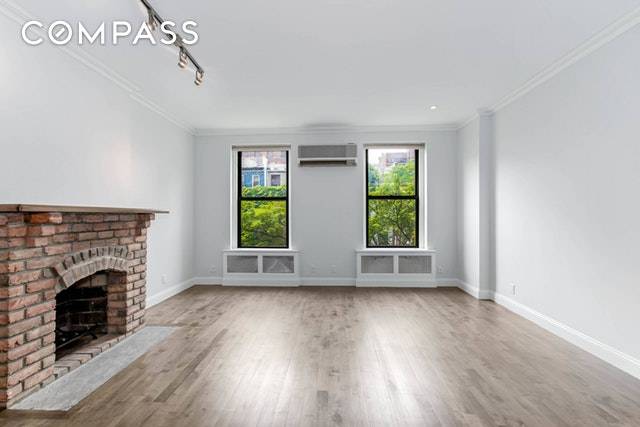 This is a truly beautiful 900sf floor thru one bedroom on a gorgeous tree lined block in the heart of Murray Hill.