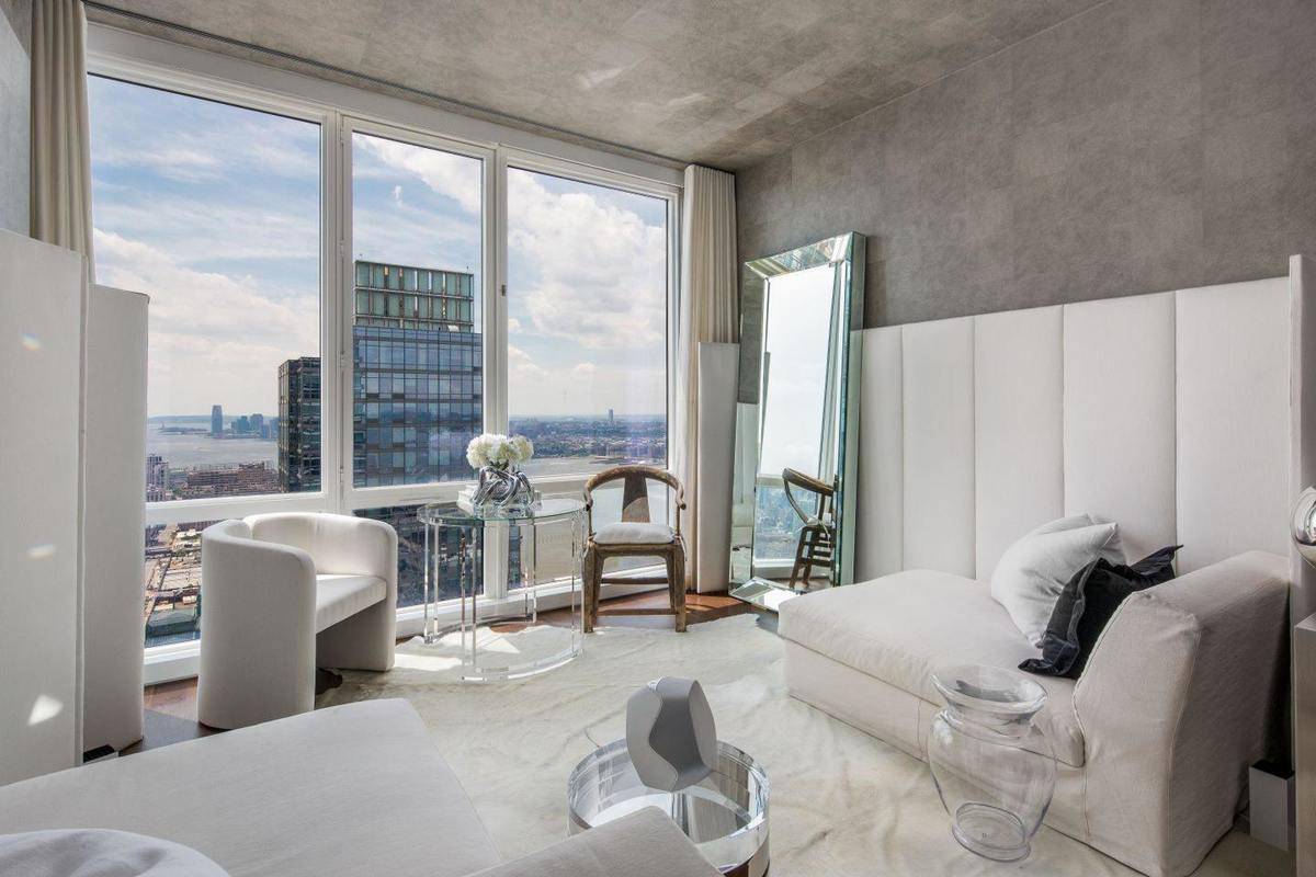 Stunning Penthouse in Midtown West 2 bedrooms 2 bathrooms Incomparable views
