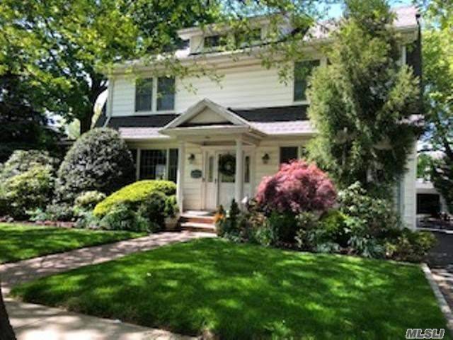 Lovely traditional center hall Dutch Colonial in the heart of SD20.