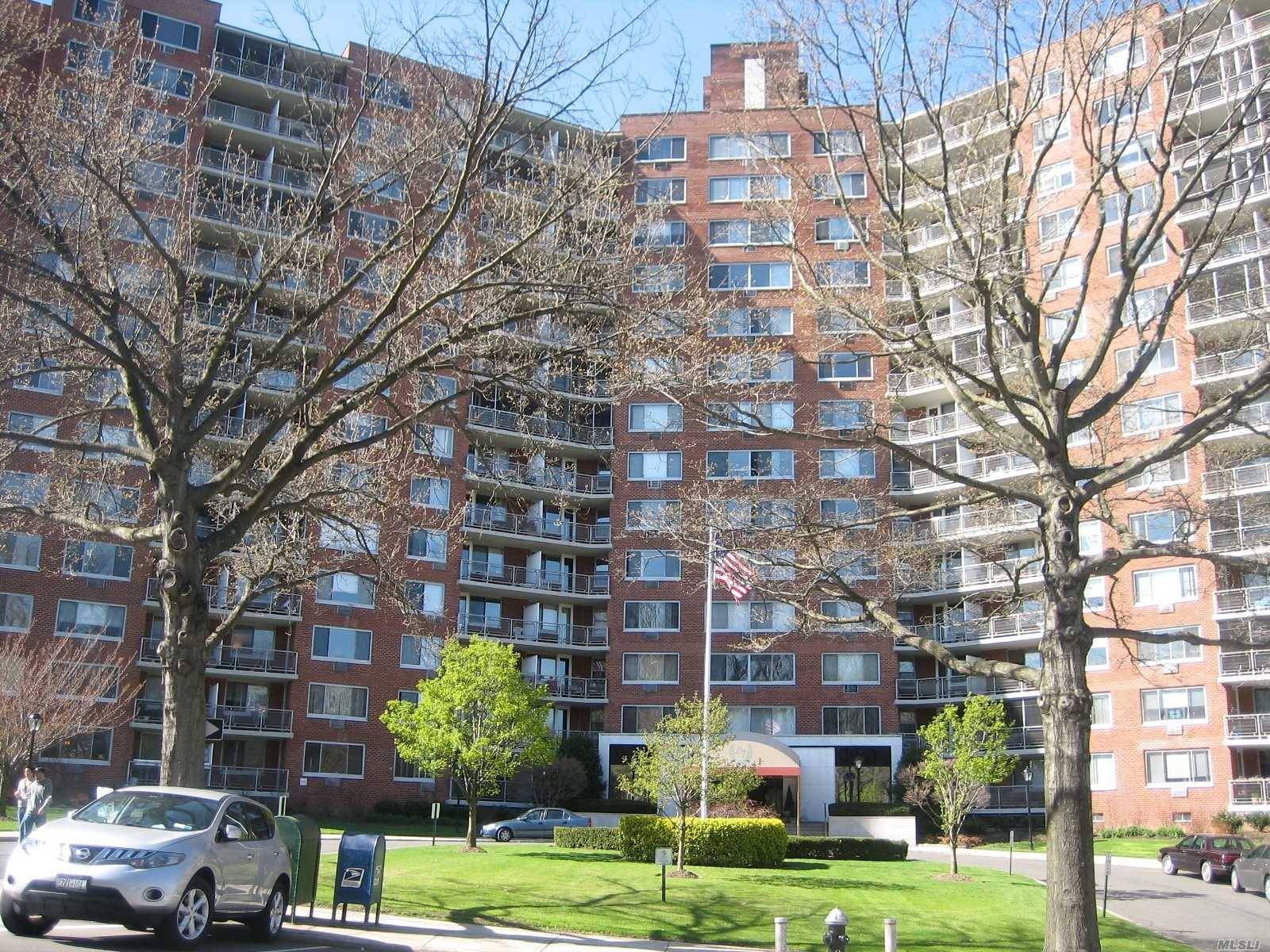 Deluxe CO OP Bldg. Large JR4 2 Bedrooms, Eat in Kitchen w window, Bath,, Extra large Screened Terrace, Manhattan and Water Views, Close to Long Island Rail Road City Express ...