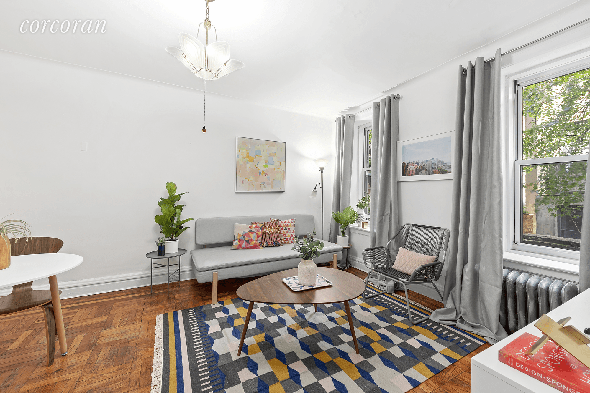 This charming elevated first floor, one bedroom coop apartment is perfectly situated in a pre war Brooklyn Heights coop that offers easy access to all of the neighborhoods amenities and ...