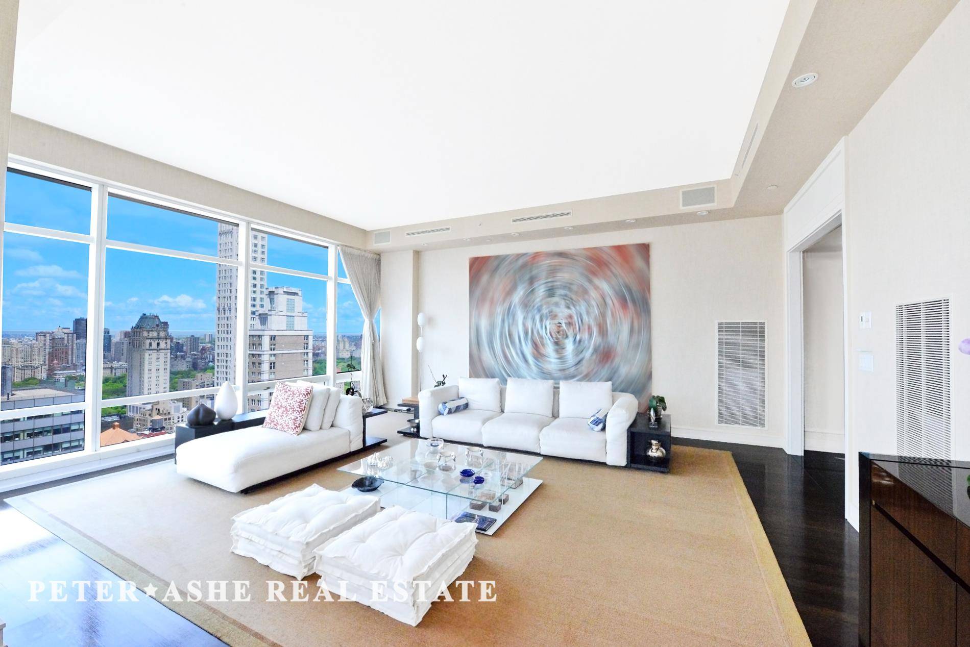 This sprawling three bedroom property with expansive terrace boasts stunning views of Central Park, The New York City skyline and the East River.