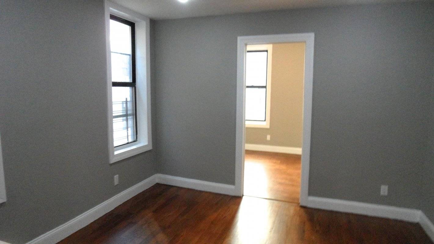 This perfect 2 bedroom apartment is in a great area in Washington Heights.