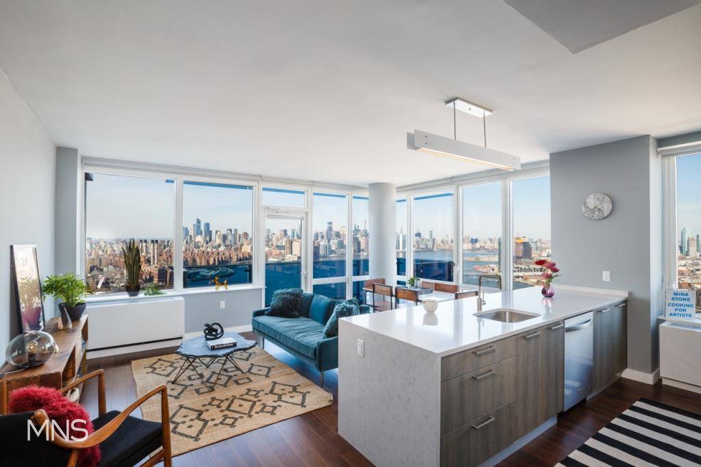 Beautiful Penthouse 3 Bedroom with Incredible Views and Outdoor Space Welcome to Level, a newly constructed, full service residential tower located directly on the waterfront in Williamsburg, Brooklyn.