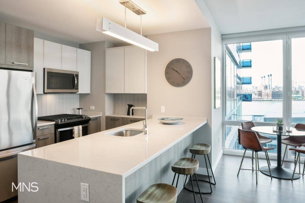 Beautiful Western Facing Waterfront 2 Bedroom Welcome to Level, a newly constructed, full service residential tower located directly on the waterfront in Williamsburg, Brooklyn.