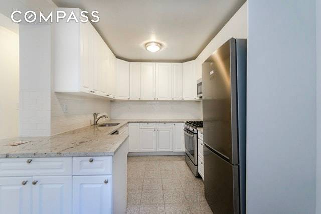 Expansive 4 bedroom apartment in Prospect Park South.