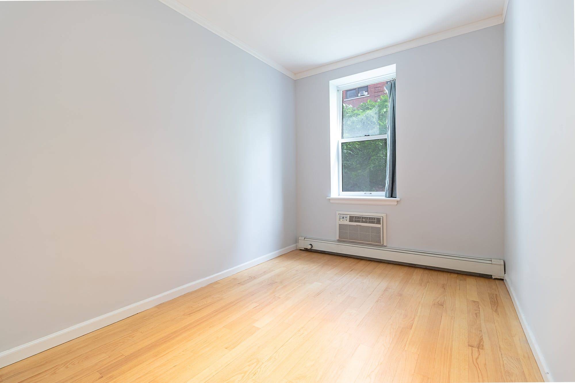 NO FEE This gorgeous converted 2 bedroom sits in the heart of Murray Hill !