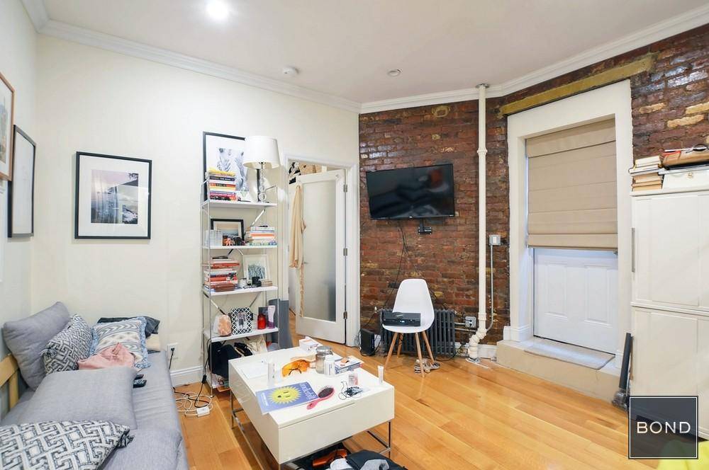 Spacious 1 bedroom with high ceilings and lots of character.