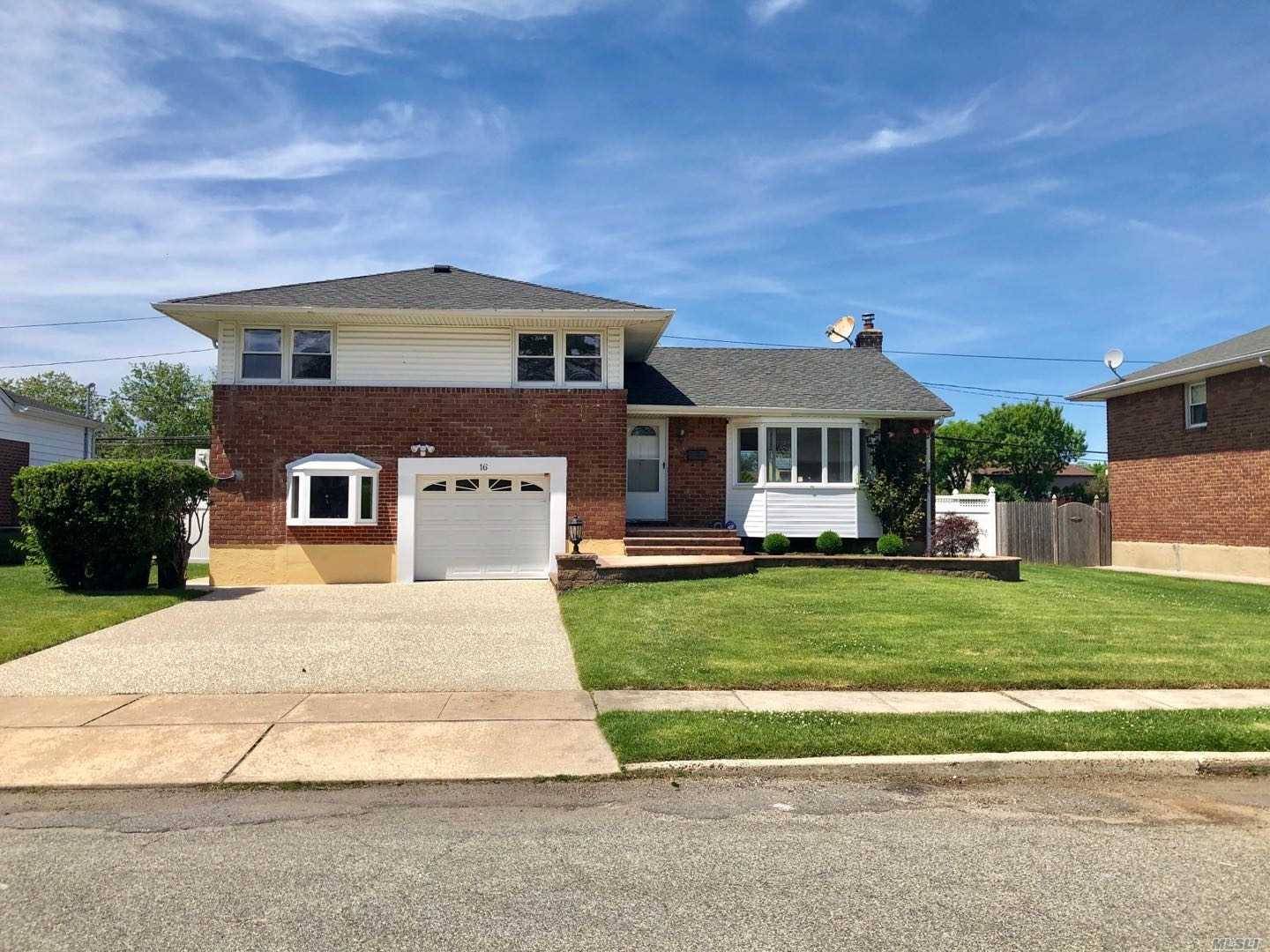 Syosset school, New stone driveway, New staircase, 4 bedroom, 3 Full bath, CAC, new carpet, new office with deck and in grand pool, a must see sunny house !