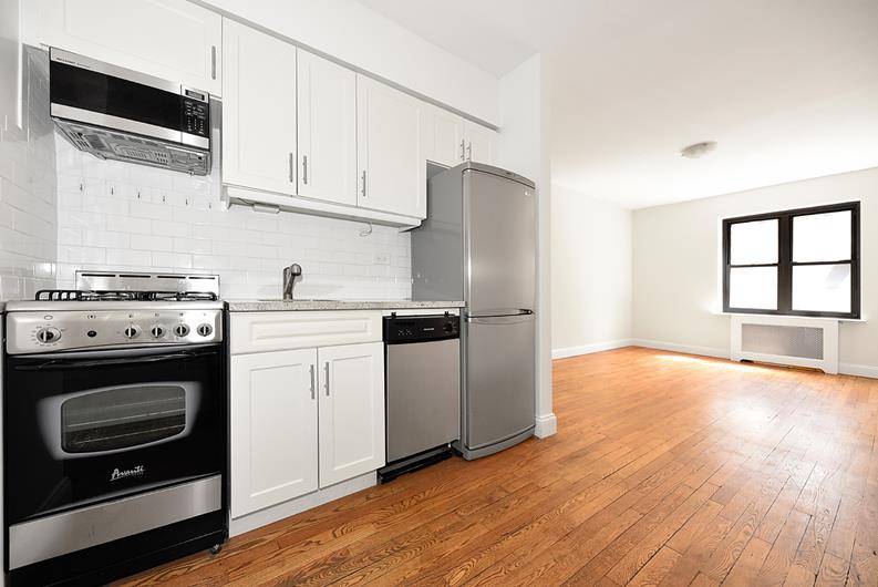 BUILDING FEATURES 5 Floors 76 Apartments, Prewar, Condo Elevator Building Bicycle Room, Laundry Room, High Speed Internet Access Video Intercom Resident superintendent THE APARTMENT Studio with granite counter tops and ...