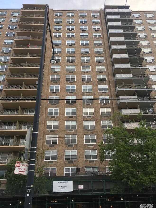 Location Location Location, Luxury hi rise building in downtown flushing, convenient to all.