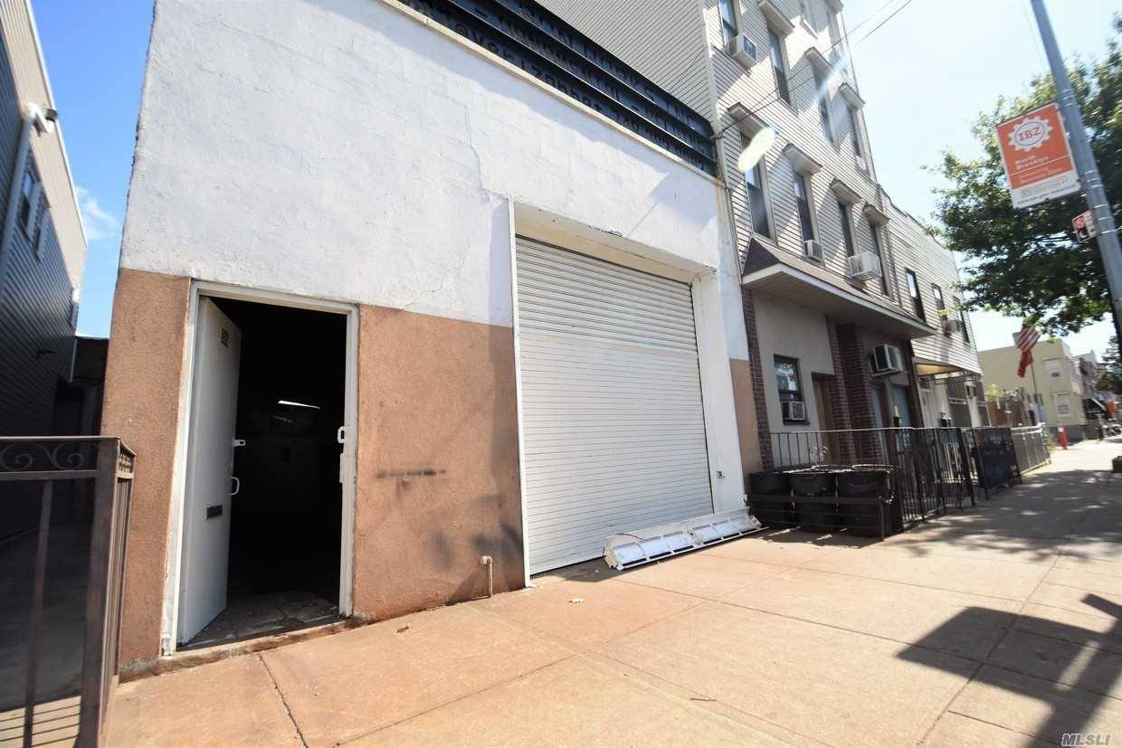 Mixed Use Commercial Space Back House 6 Units in Greenpoint !