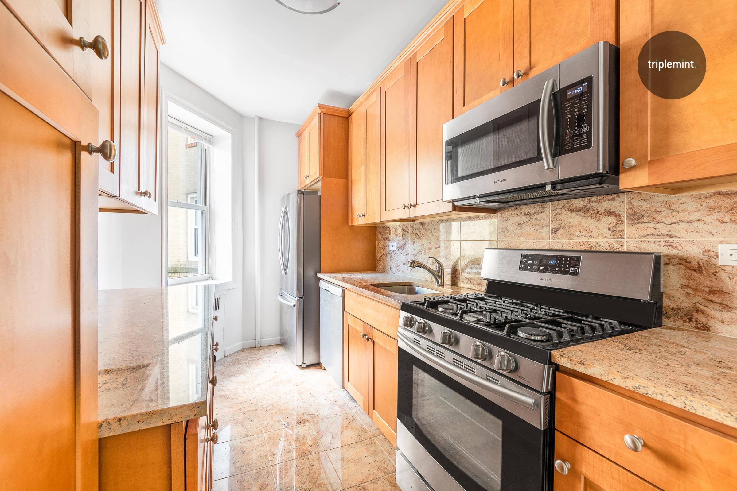 Gorgeous large, recently renovated 1 bedroom, available July 1st !