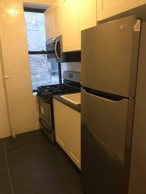 NO FEE and Receive 1 Month Free Rent Prime Nolita 1 bedroom that offers separate new kitchen, queen sized bedroom and a nice sized living room.